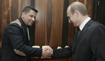 Путин наградил орденом Александра Невского солиста группы